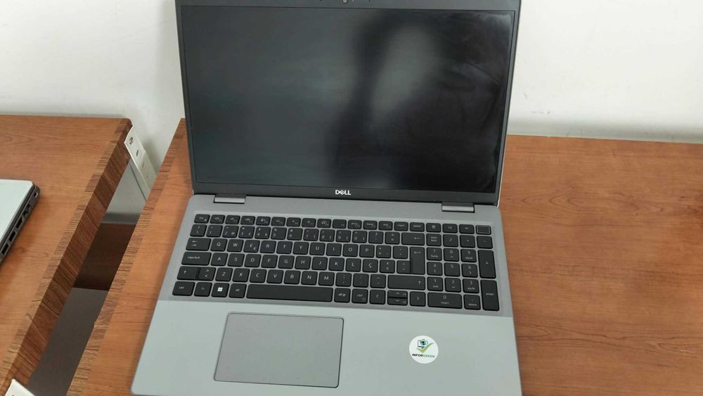 Portatil Dell 5520 i5-1145G7 - PORTES GRATUITOS + IVA INCLUÍDO.