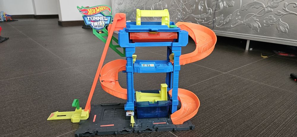 Hot Wheels різні траси