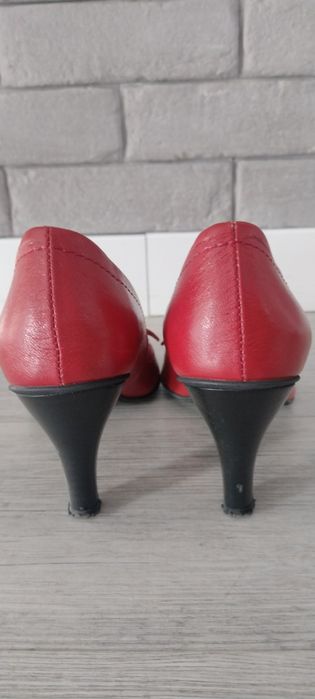Skórzane buty na obcasie roz. 38