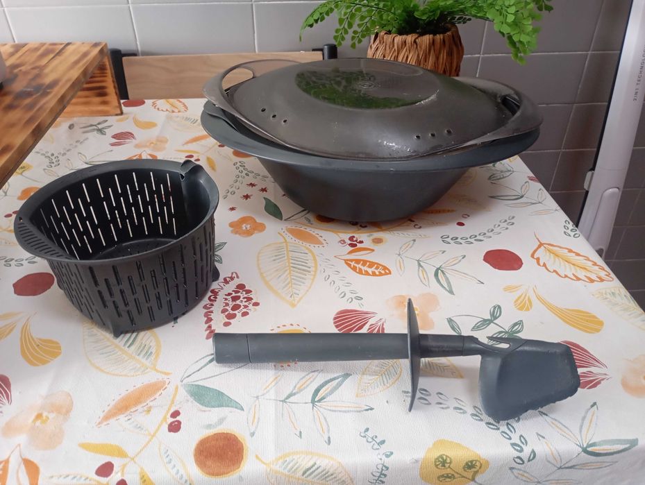 Vende-se Bimby TM5, em perfeitas condições, com todos os acessórios.