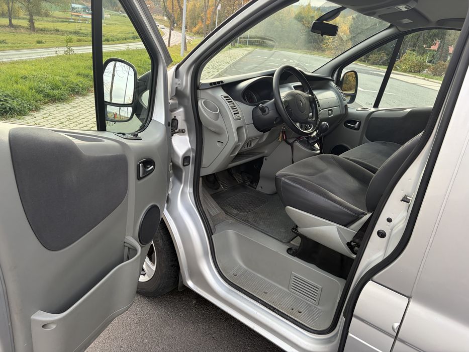 Renault Trafic oryginalny Black Edition L2H1 salon Polska 9 osób