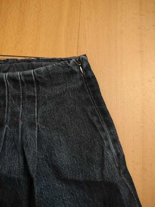 calções de ganga com pregas da coleção Zara Kids, concebidos para o tamanho 11-12 anos