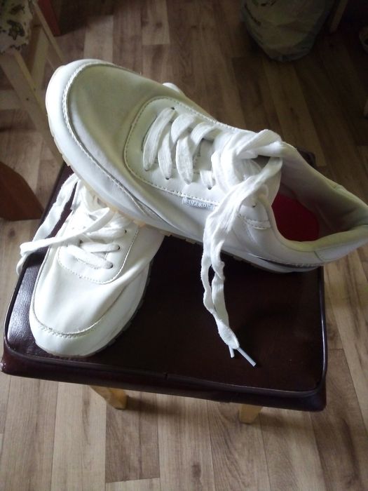 Buty sportowe damskie