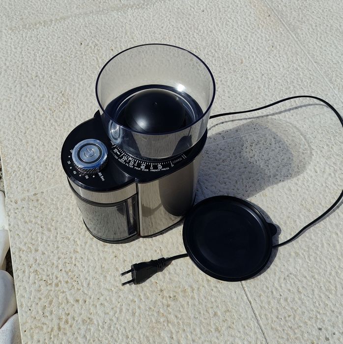 Moinho de café com vários tipos de moagem.