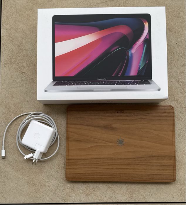 MacBook Pro 13" M1, 8GB RAM, 256GB SSD – Stan super, pełen komplet