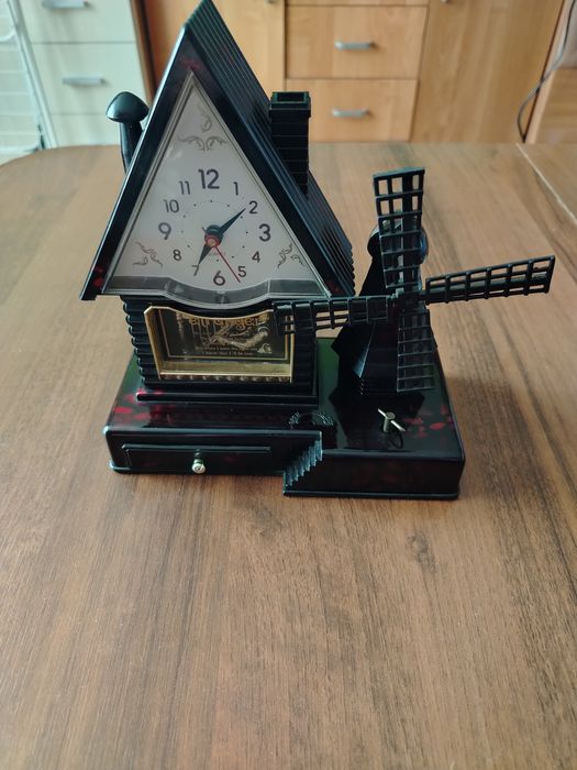 Zegar z pozytywką ozdobny