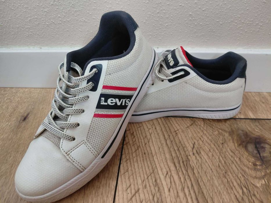 Sneakersy marki Levi's 37