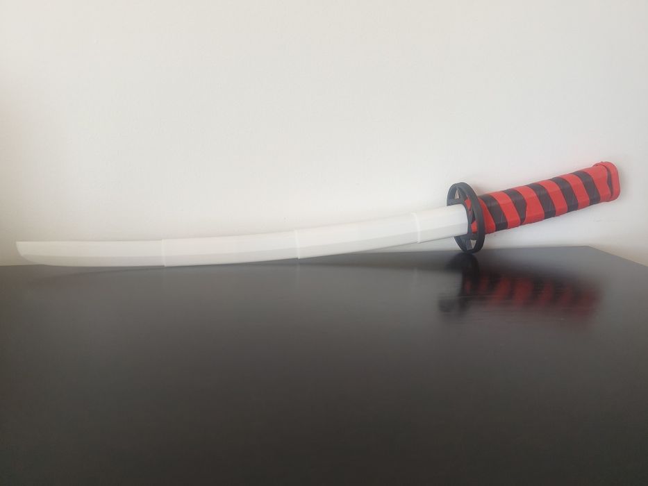 Espadas katana retráteis feitas em impressão 3D para crianças