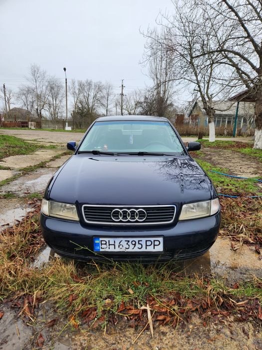 Ауді  а4 б5 в хорошому  стані