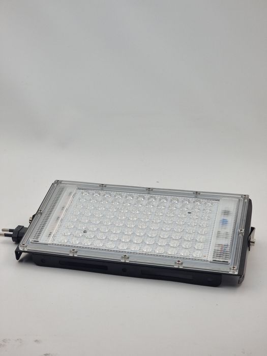 УФ-прожектор CW-G888100 (blacklight floodlight), перевірки  (2822)