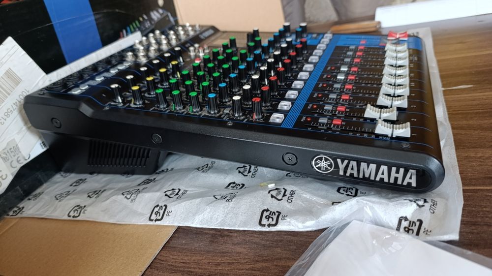 MG12XU Yamaha mixer