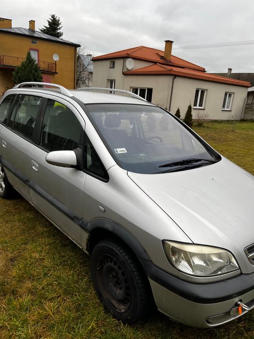 Opel zafira 2003 uszkodzony