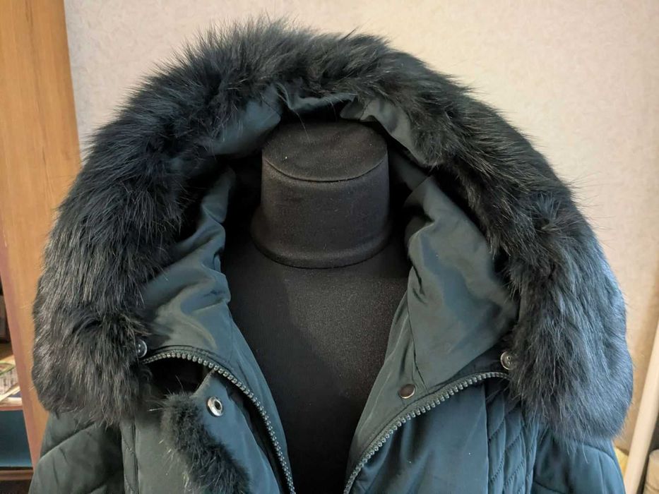 Утеплене жіноче пальто DAMADER Collection у  темно-зеленому відтінку, розмір 52