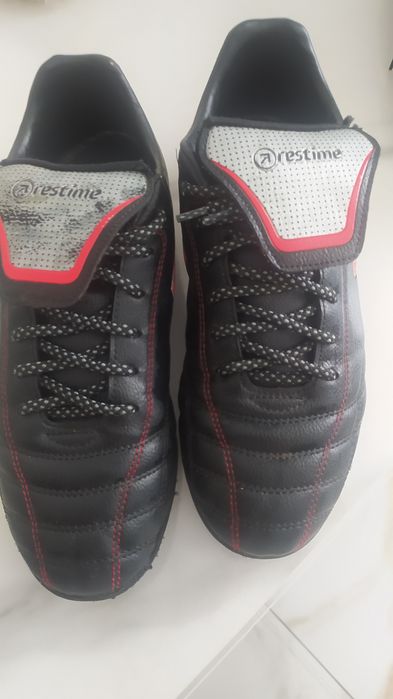 Спортивне взуття