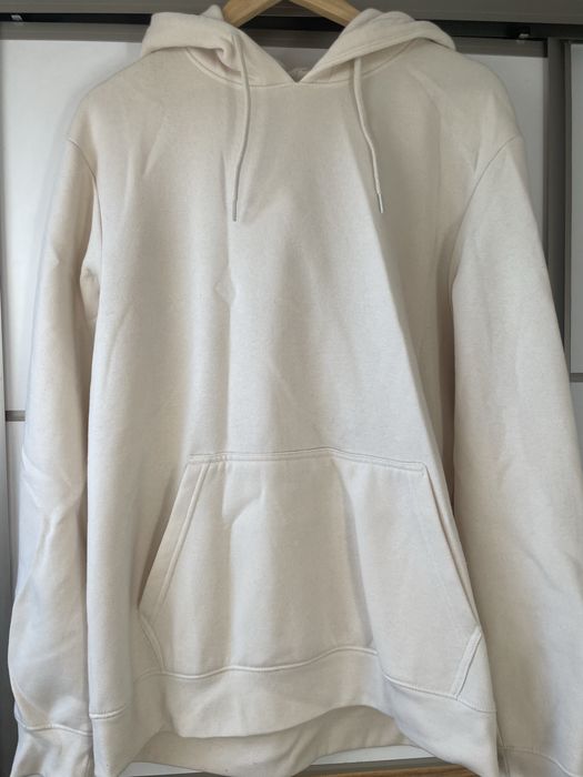 Kremowo biała bluza z kapturem