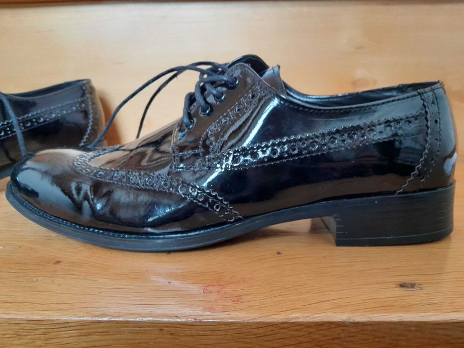 buty skórzane lakierowane NOWE 41-42 (27,5cm)