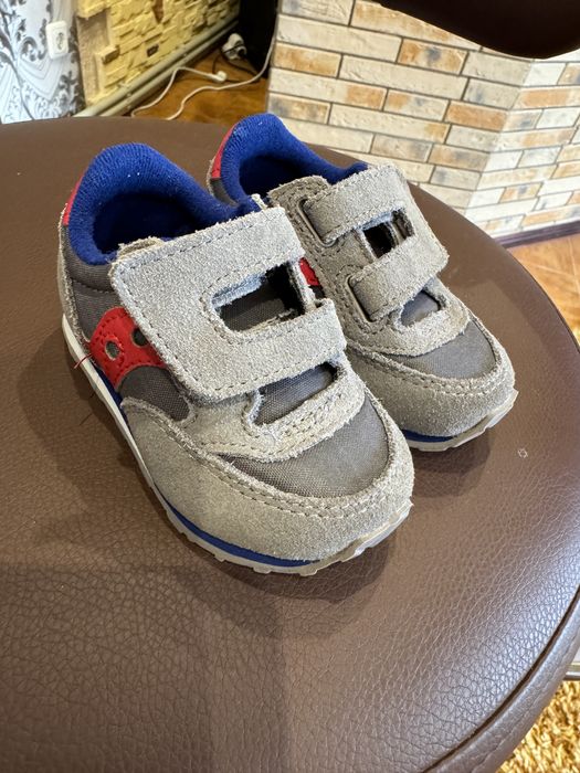 Дитячі фірмові кросівки