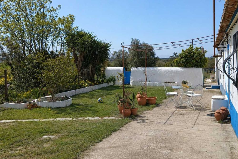 Monte alentejano com 6.250m², vista aberta para Monsaraz e pronto a habitar