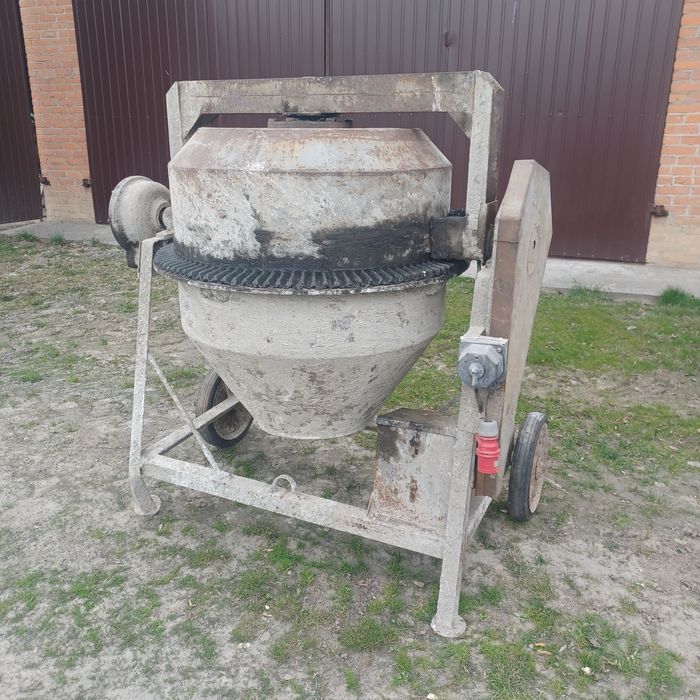 Betoniarka 250 L