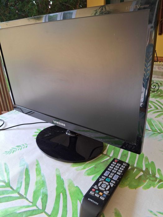 Televisão Samsung c/ comando como nova