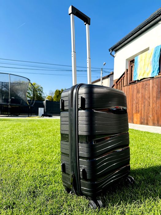 Nowa kabinowa PP mocna walizka czarna M