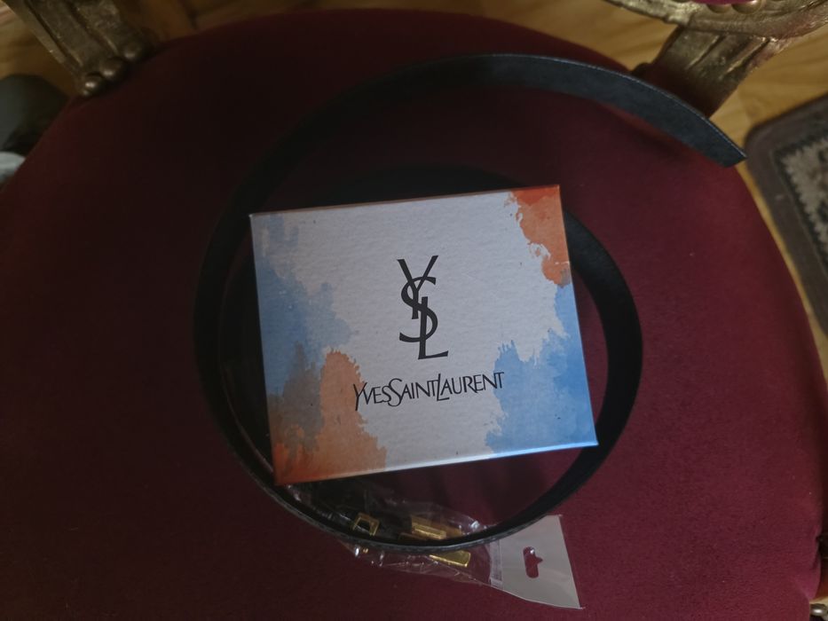 Pasek damski YSL ze skóry naturalnej w kolorze czarnym z pudełkiem