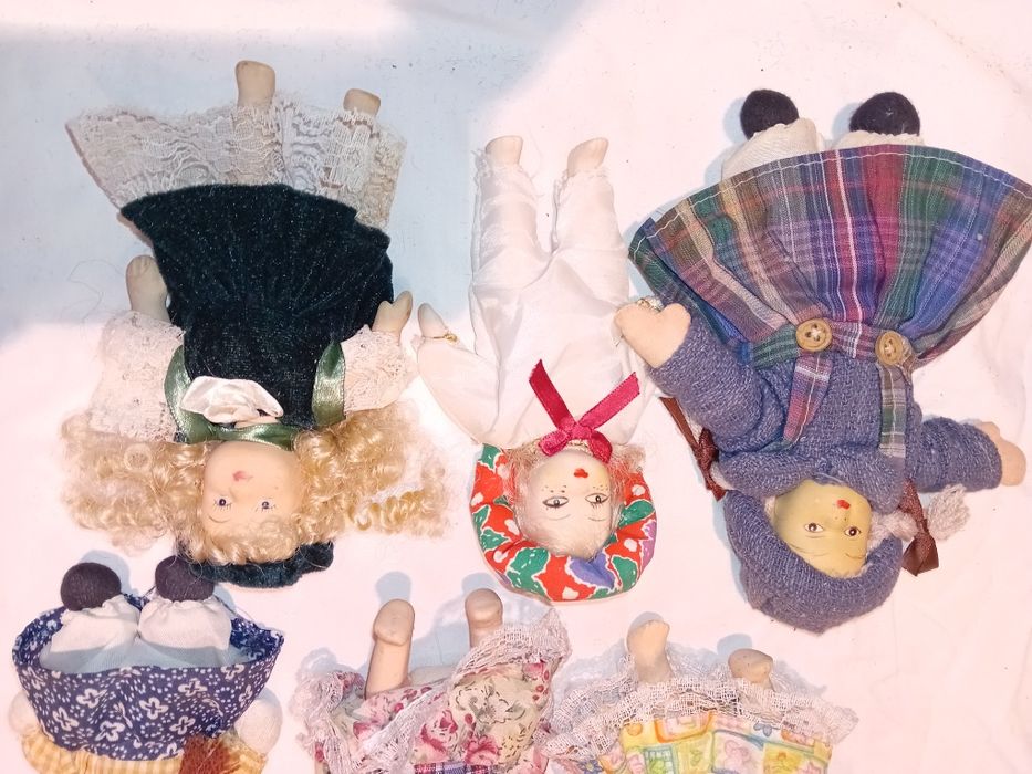 Conjunto de 6 Bonecas Antigas em Porcelana