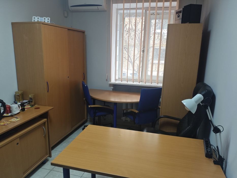 92м2 Окремий вхід з фасаду Метро 500 метрів