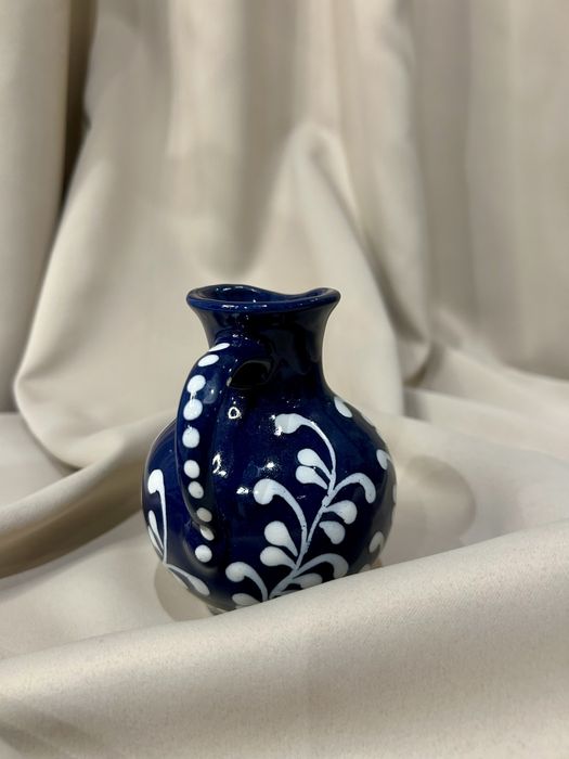 Mały dzbanek ceramiczny – kobalt i biel