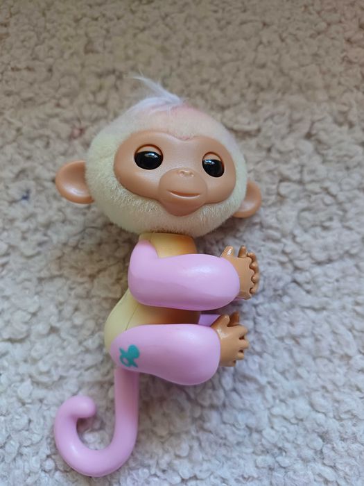 Інтерактивна мавпочка WowWee Fingerlings Interactive Baby Monkey