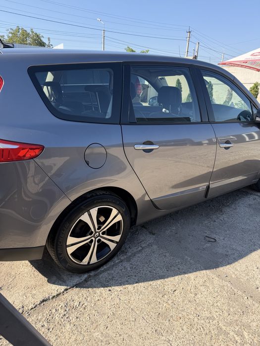 RENAULT  scenic  BASSE.