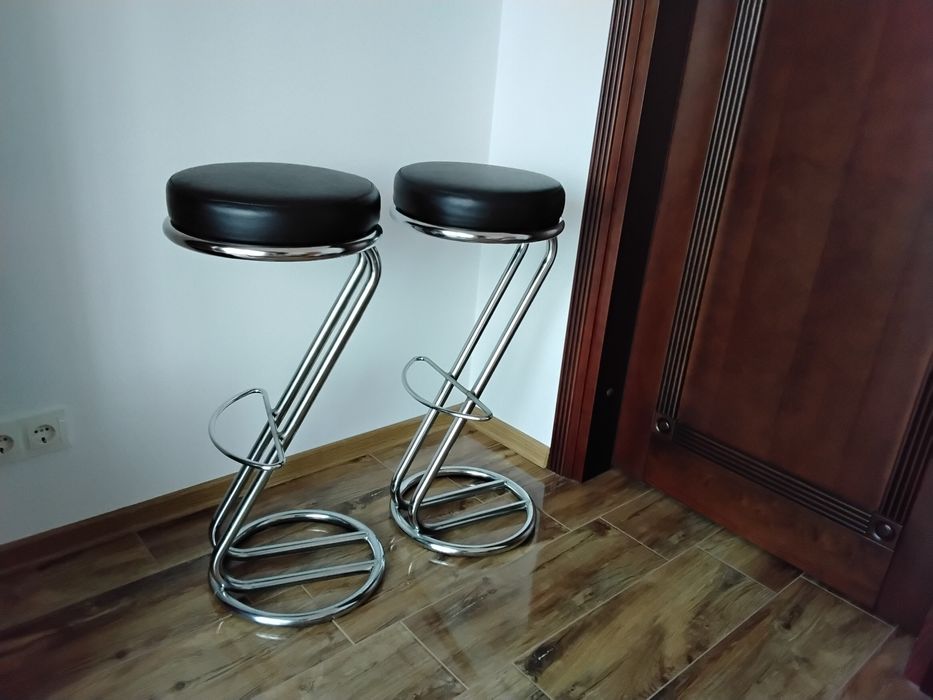 Продаю барні стільці