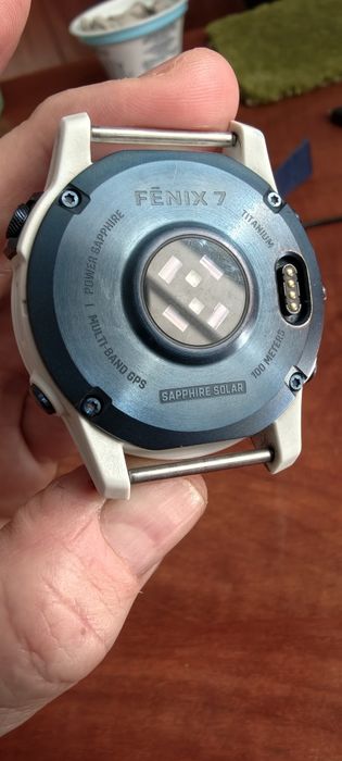 Wyjątkowy niebieski Garmin fenix 7 saphire Solar titanium