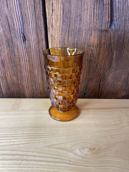 Bursztynowy wazonik Indiana Glass K737