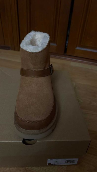 UGG  жіночі 40р US9