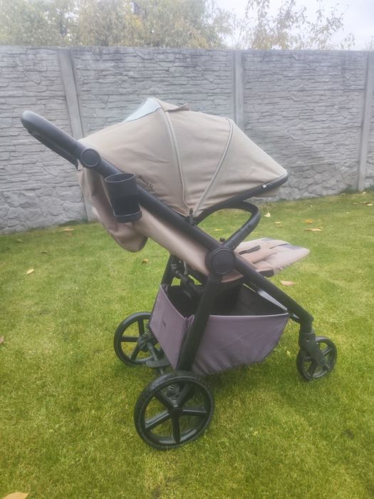 Прогулянкова коляска Carello Bravo