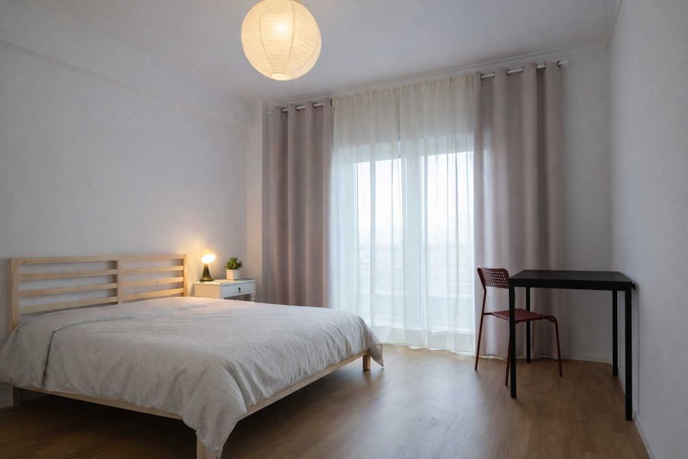 Quartos em Apartamento T3 Renovado: Vista e Localização Privilegiada