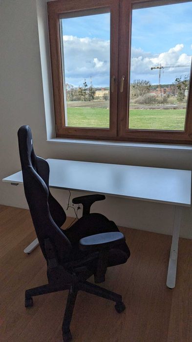 Biurka elektroniczne z regulacją wysokości JYSK LUNDTOFT 70x130 cm białe