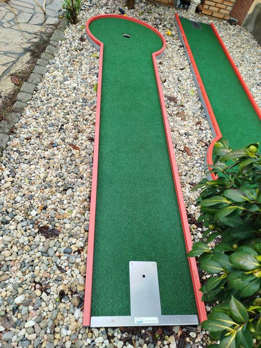 2 Campos Mini Golfe com acessórios, tacos e bolas