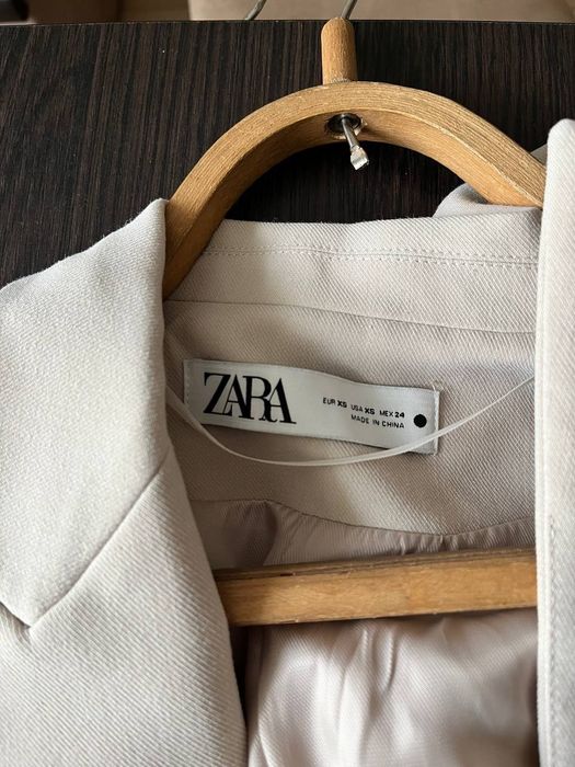 Продам куртку Zara