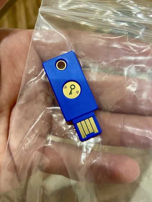 Вживані ключі безпеки Key Yubikey Yubico NFC 2FA FIDO U2F FIDO2