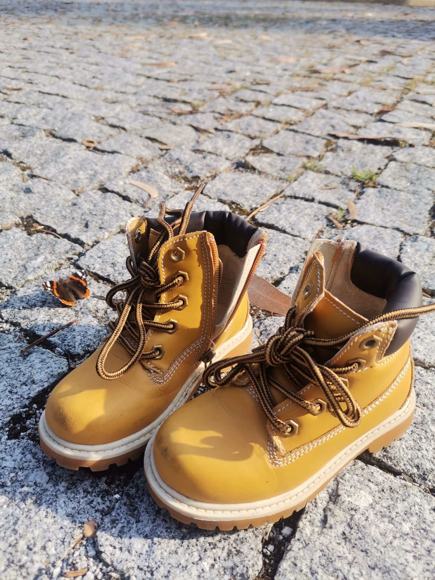 Botas de crian a amarelas seaside Esposende Marinhas E Gandra