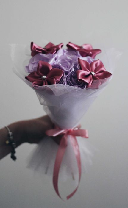 Rosas Eternas em Cetim Feita à Mão | Presente Original