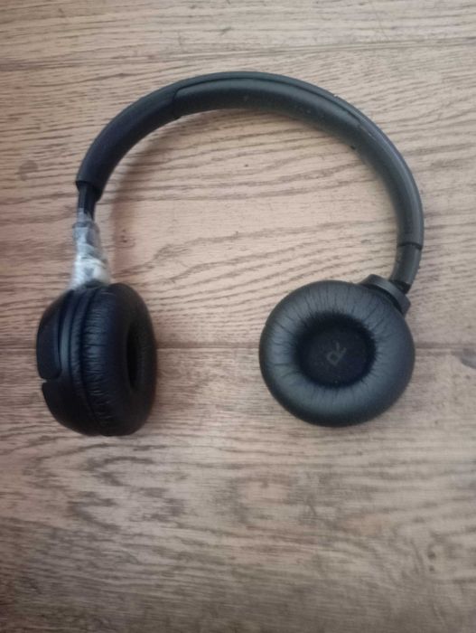 Słuchawki JBL uszkodzone