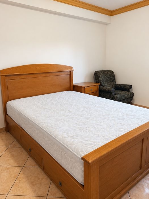 Quarto Mobilado com w.c para Arrendar