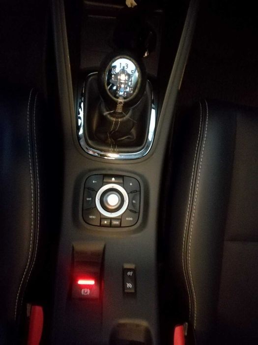 Renault Mégane Sport Tourer 1.5 dCi 2015 – Muito estimada – Manutenção recente