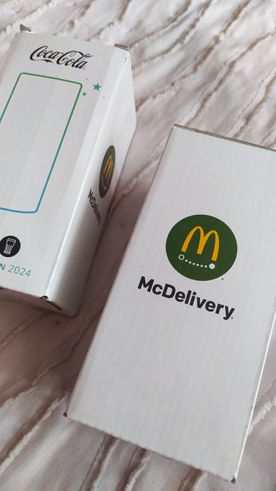 Склянка для Coca-Cola з McDonald's, що світиться в темряві, лімітована серія 2024