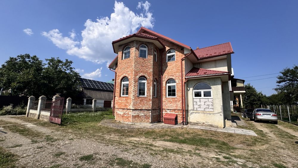 Продаж просторого цегляного будинку в місті Стрий