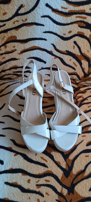 Босоножки женские