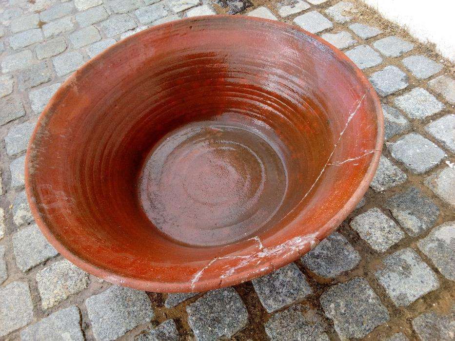 alguidar secular em barro